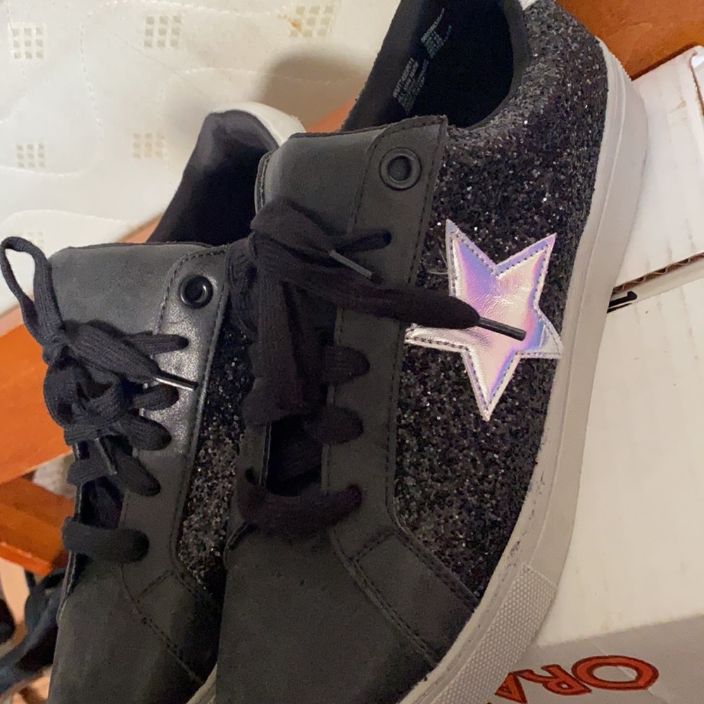 Shoes - Picture 4 of 4
